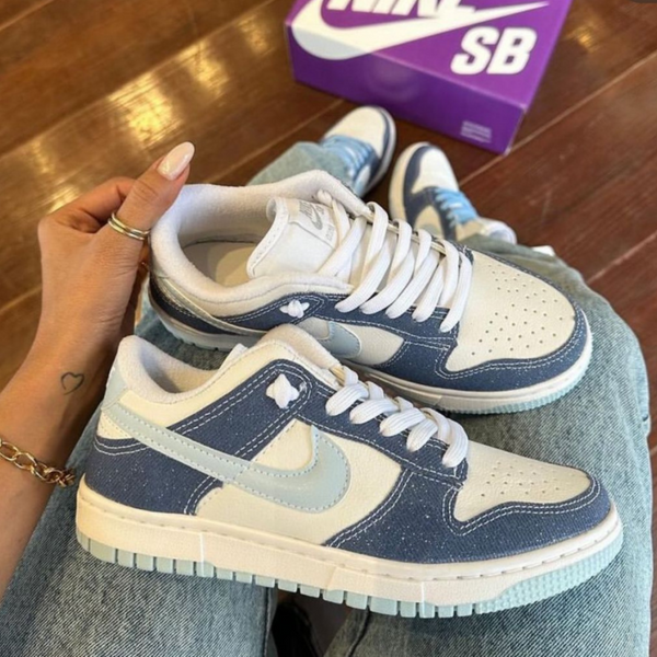 Tênis SB Dunk Low - Gliter azul jeans